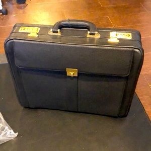 Brand New WINN International briefcase